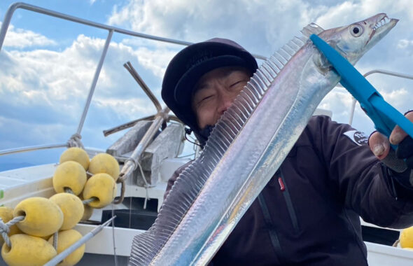 寒波で渋い博多湾タチウオ釣り！なんとか2桁達成