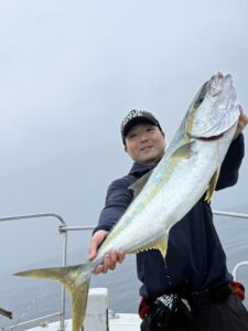 鳥山で爆釣！近海ジギング：良型ヤズと8kgヒラマサ