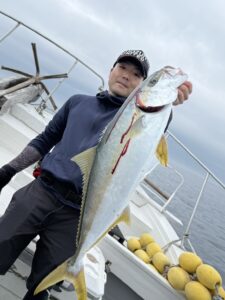 鳥山で爆釣！近海ジギング：良型ヤズと8kgヒラマサ