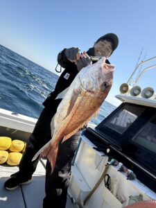 真鯛釣り大会で、72cm頭に良型連発！巨大ブリも登場！