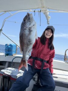 真鯛釣り大会で、72cm頭に良型連発！巨大ブリも登場！