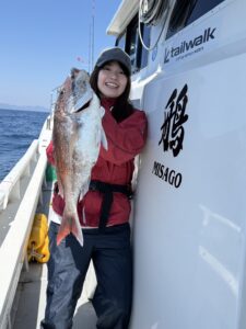 真鯛釣り大会で、72cm頭に良型連発！巨大ブリも登場！