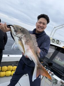 ベタ凪の玄界灘でタイラバ、初心者が72cm含む真鯛6枚！