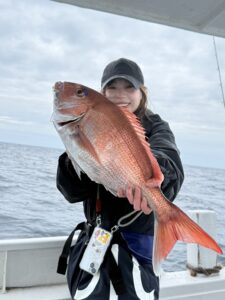 ベタ凪の玄界灘でタイラバ、初心者が72cm含む真鯛6枚！