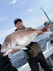 GWの近海タイラバで、鵃レコード更新の真鯛86cm！