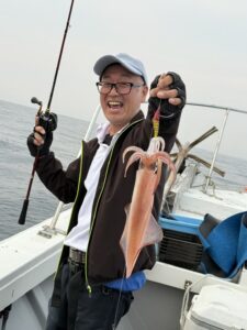 玄界灘・夜焚きイカ釣り｜今期初出船は渋めのスタート