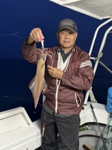 玄界灘・夜焚きイカ釣り｜今期初出船は渋めのスタート