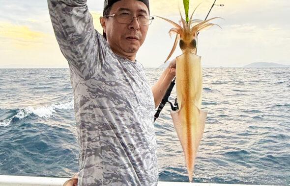 波風に悩まされながらも良型揃う｜夜焚きイカ釣り