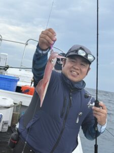 波風に悩まされながらも良型揃う｜夜焚きイカ釣り