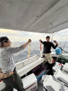 波風に悩まされながらも良型揃う｜夜焚きイカ釣り