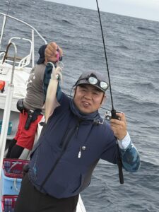 波風に悩まされながらも良型揃う｜夜焚きイカ釣り