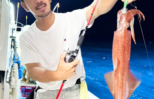 今季ラストの夜焚きイカ釣行は沖まで走るも厳しい展開に