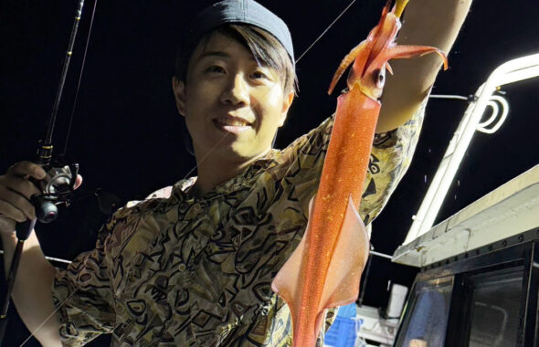 良型多め！ダブルヒット連発の夜焚きイカ釣り