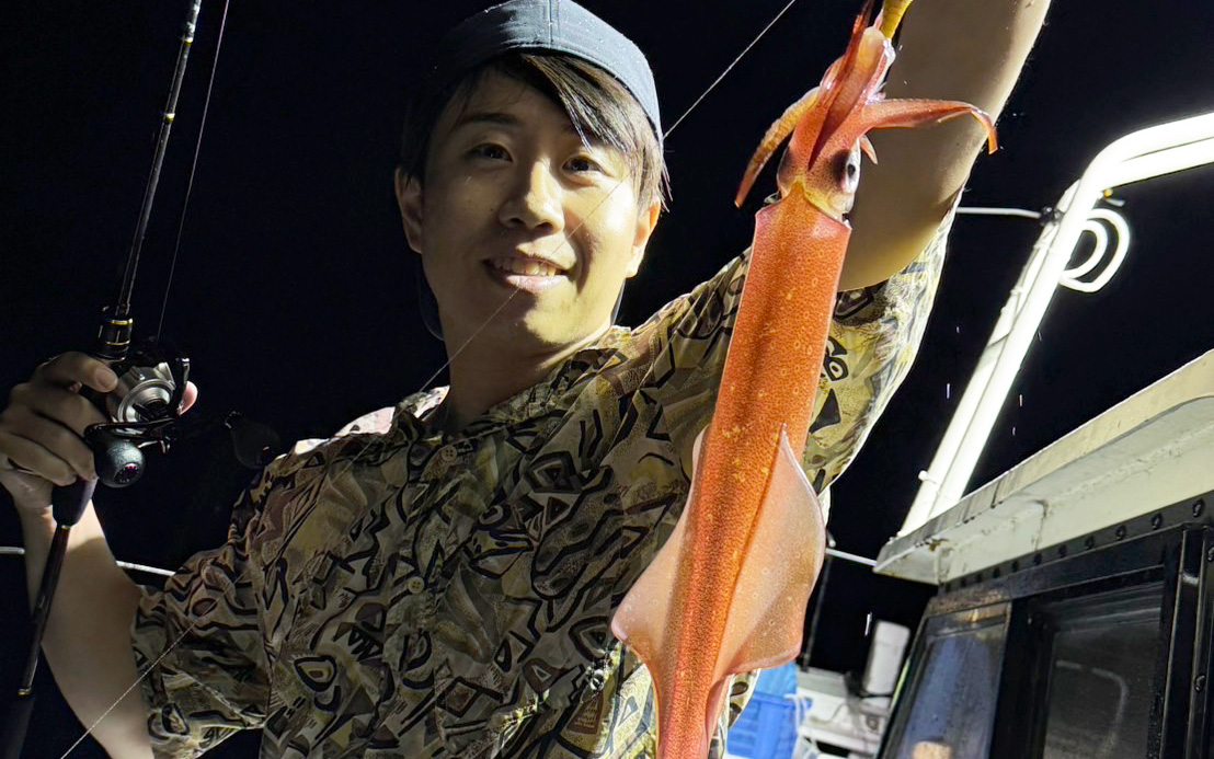 良型多め！ダブルヒット連発の夜焚きイカ釣り