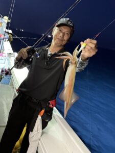 良型多め！ダブルヒット連発の夜焚きイカ釣り