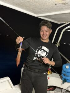 良型多め！ダブルヒット連発の夜焚きイカ釣り