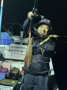 良型多め！ダブルヒット連発の夜焚きイカ釣り