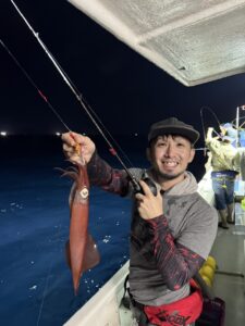良型多め！ダブルヒット連発の夜焚きイカ釣り
