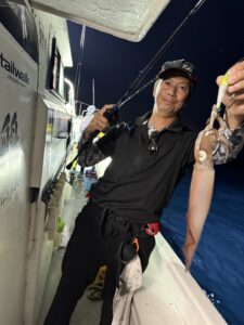 良型多め！ダブルヒット連発の夜焚きイカ釣り