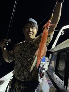 良型多め！ダブルヒット連発の夜焚きイカ釣り