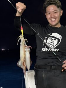 良型多め！ダブルヒット連発の夜焚きイカ釣り