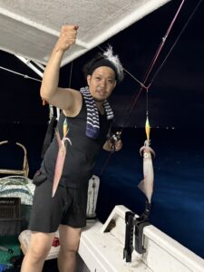 良型多め！ダブルヒット連発の夜焚きイカ釣り