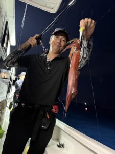 良型多め！ダブルヒット連発の夜焚きイカ釣り