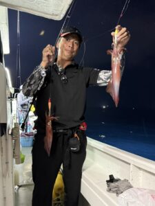 良型多め！ダブルヒット連発の夜焚きイカ釣り