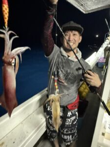 良型多め！ダブルヒット連発の夜焚きイカ釣り