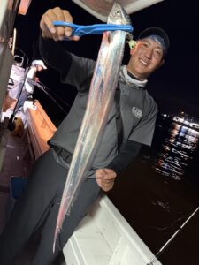 餌の工夫で差が出る！博多湾タチウオ釣りでドラゴン級ヒット！