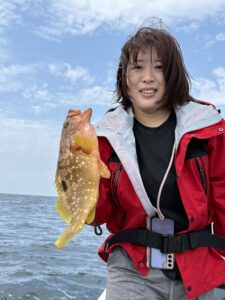 コツを掴んで真鯛ヒット！ゲスト多彩な「ひとつテンヤ」釣行