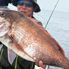 真鯛の当たりが絶えない！最後は60cmオーバーを連続キャッチ