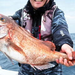 時化のなか大型が連発！ジャスト70cmの真鯛も