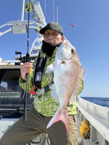 潮が効けば大鯛ラッシュ！玄界灘タイラバで72cm＆70cm – 遊漁船 鵃