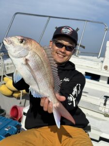 73cmの大鯛！潮が効き出し良型マダイ連発のタイラバ【乗っ込み継続中】