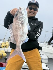 73cmの大鯛！潮が効き出し良型マダイ連発のタイラバ【乗っ込み継続中】