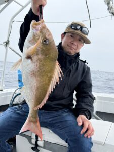 73cmの大鯛！潮が効き出し良型マダイ連発のタイラバ【乗っ込み継続中】