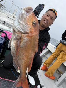 73cmの大鯛！潮が効き出し良型マダイ連発のタイラバ【乗っ込み継続中】