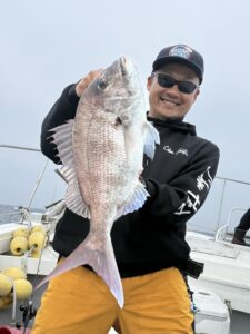 73cmの大鯛！潮が効き出し良型マダイ連発のタイラバ【乗っ込み継続中】