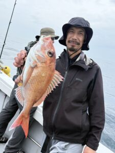 SLJで73cmの巨大真鯛！大移動からの真鯛連発！