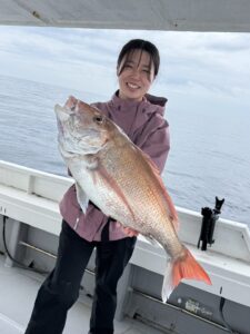 SLJで73cmの巨大真鯛！大移動からの真鯛連発！