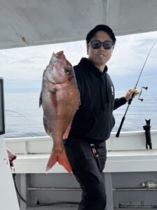 SLJで73cmの巨大真鯛！大移動からの真鯛連発！