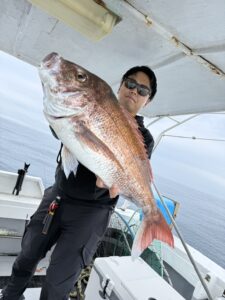 SLJで73cmの巨大真鯛！大移動からの真鯛連発！