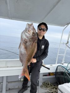 SLJで73cmの巨大真鯛！大移動からの真鯛連発！
