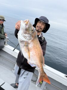 SLJで73cmの巨大真鯛！大移動からの真鯛連発！