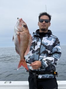 SLJで73cmの巨大真鯛！大移動からの真鯛連発！