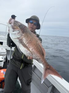 SLJで73cmの巨大真鯛！大移動からの真鯛連発！