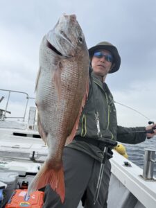 SLJで73cmの巨大真鯛！大移動からの真鯛連発！