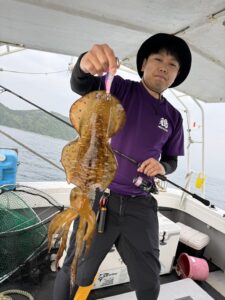 福岡・糸島周辺の湾内エギングで、アオリイカ好釣!