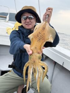 福岡・糸島周辺の湾内エギングで、アオリイカ好釣!